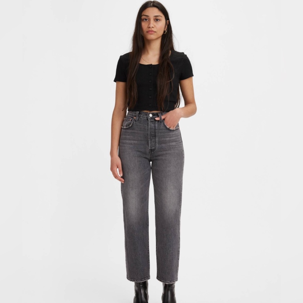 Levi’s Ribcage straight ankle genes, size 25, lightly used. Wash worn in black